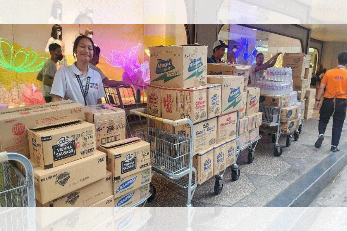 Pamamahagi ng relief goods ng OFW Party List group para sa pamilya ng ...